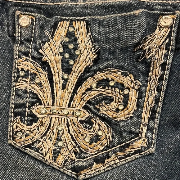 Miss Me Medium Capri Jeans - Picture 9 of 10